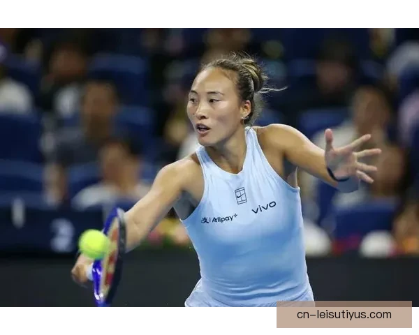 郑钦文战肯宁成摸底考 赛前两事引热议 郑钦文战肯宁成摸底考 赛前两事引热议